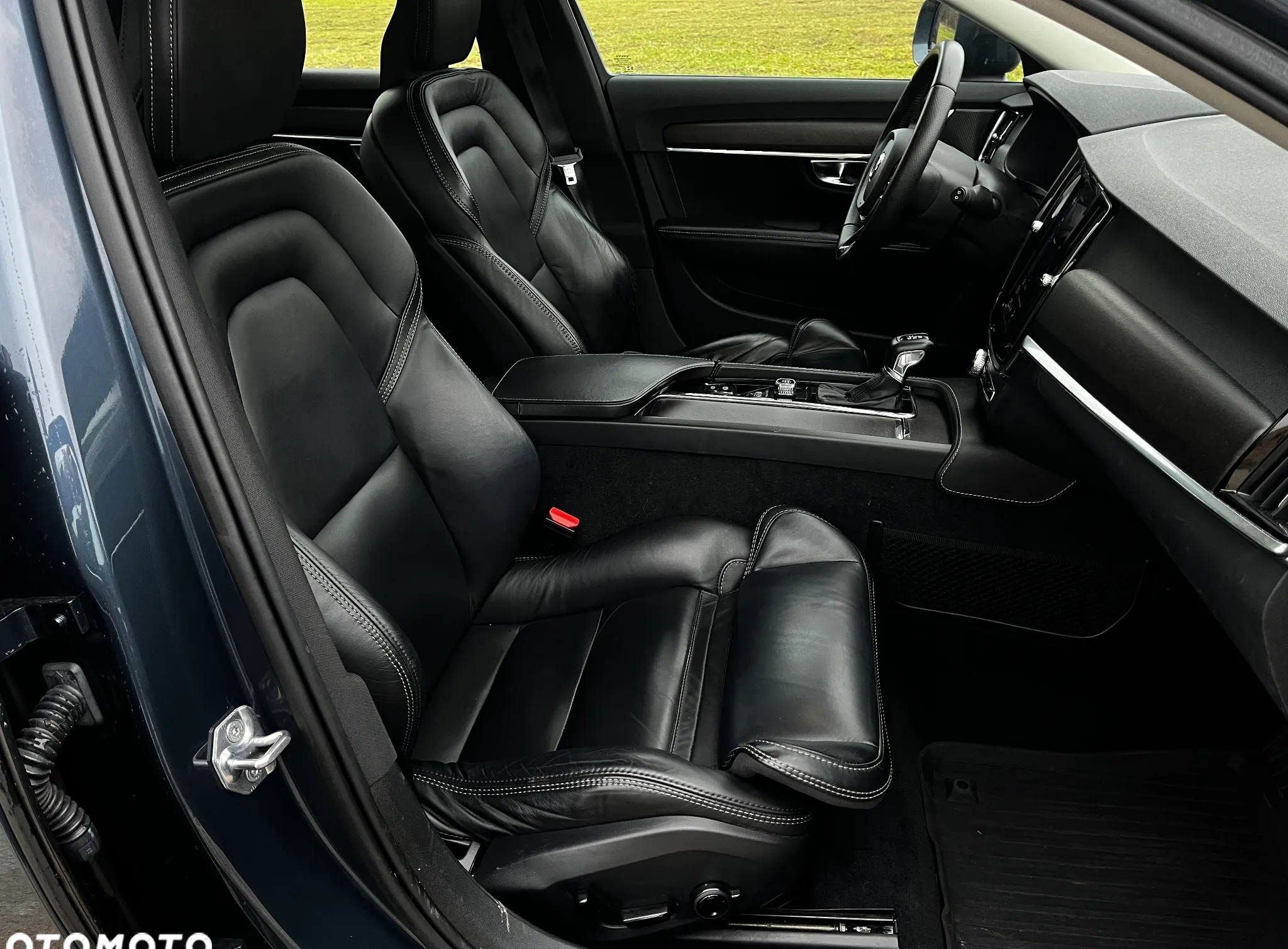 Volvo V90 Cross Country cena 129990 przebieg: 178000, rok produkcji 2019 z Sanok małe 232